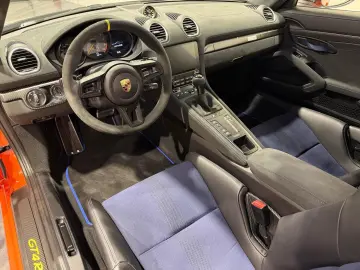 PORSCHE Cayman 718 GT4 RS