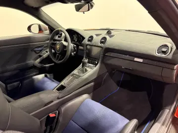 PORSCHE Cayman 718 GT4 RS