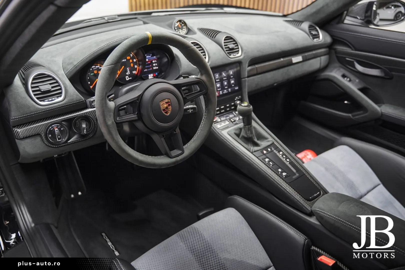 PORSCHE Cayman GT4RS Weissach BOSE Lift Carbon Clubsport