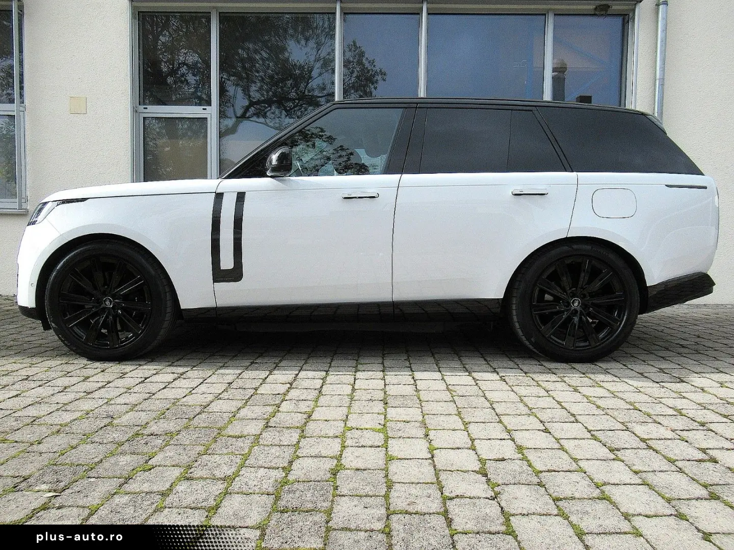 LAND ROVER NEW P460e AUTOBIOGRAPHY BLACK SV BESPOKE eAHK 22
