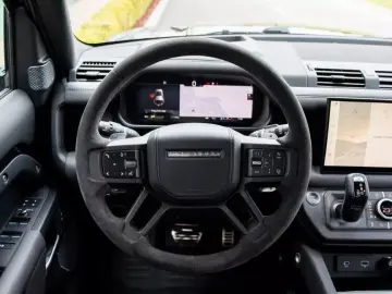 LAND ROVER Defender 110 V8