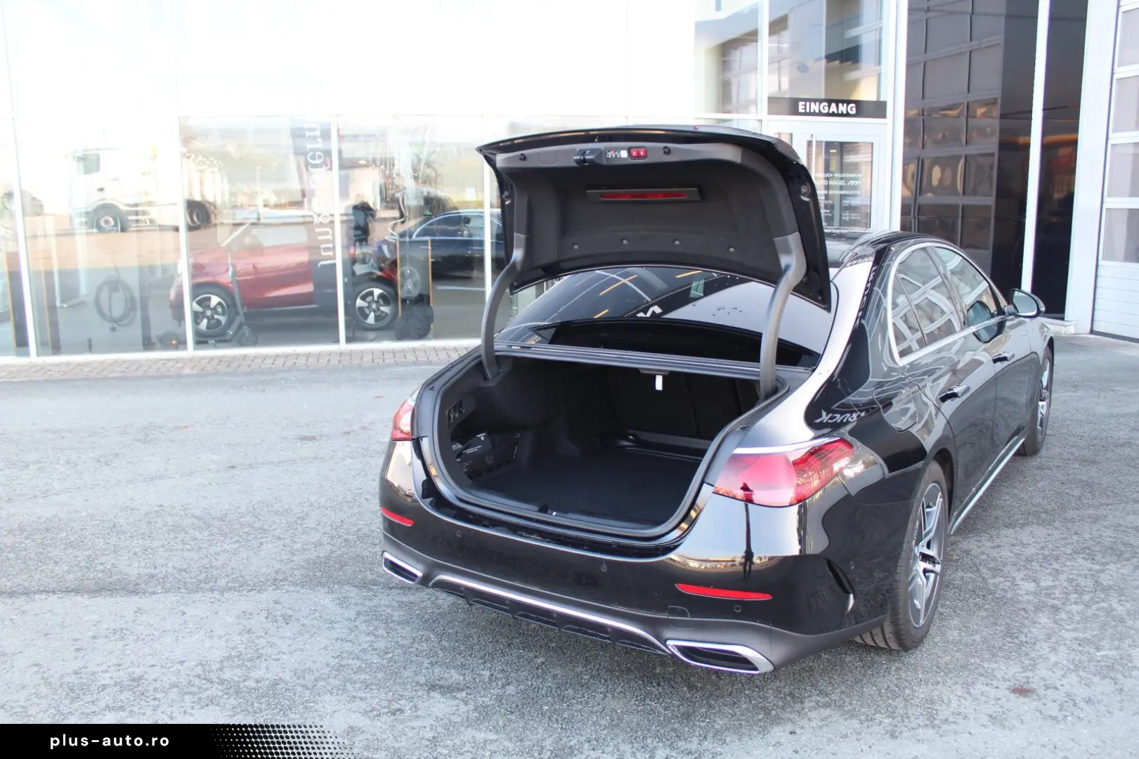 MERCEDES-BENZ E 200 AMG  LED KAMERA NAVI DISTRONIC TOTWINKEL