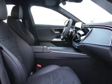 MERCEDES-BENZ E 200 AMG  LED KAMERA NAVI DISTRONIC TOTWINKEL