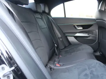 MERCEDES-BENZ E 200 AMG  LED KAMERA NAVI DISTRONIC TOTWINKEL
