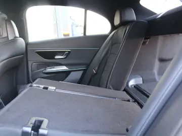 MERCEDES-BENZ E 200 AMG  LED KAMERA NAVI DISTRONIC TOTWINKEL
