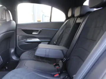 MERCEDES-BENZ E 200 AMG  LED KAMERA NAVI DISTRONIC TOTWINKEL