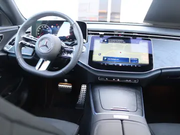 MERCEDES-BENZ E 200 AMG  LED KAMERA NAVI DISTRONIC TOTWINKEL