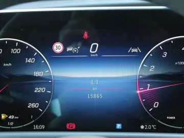 MERCEDES-BENZ E 200 AMG  LED KAMERA NAVI DISTRONIC TOTWINKEL