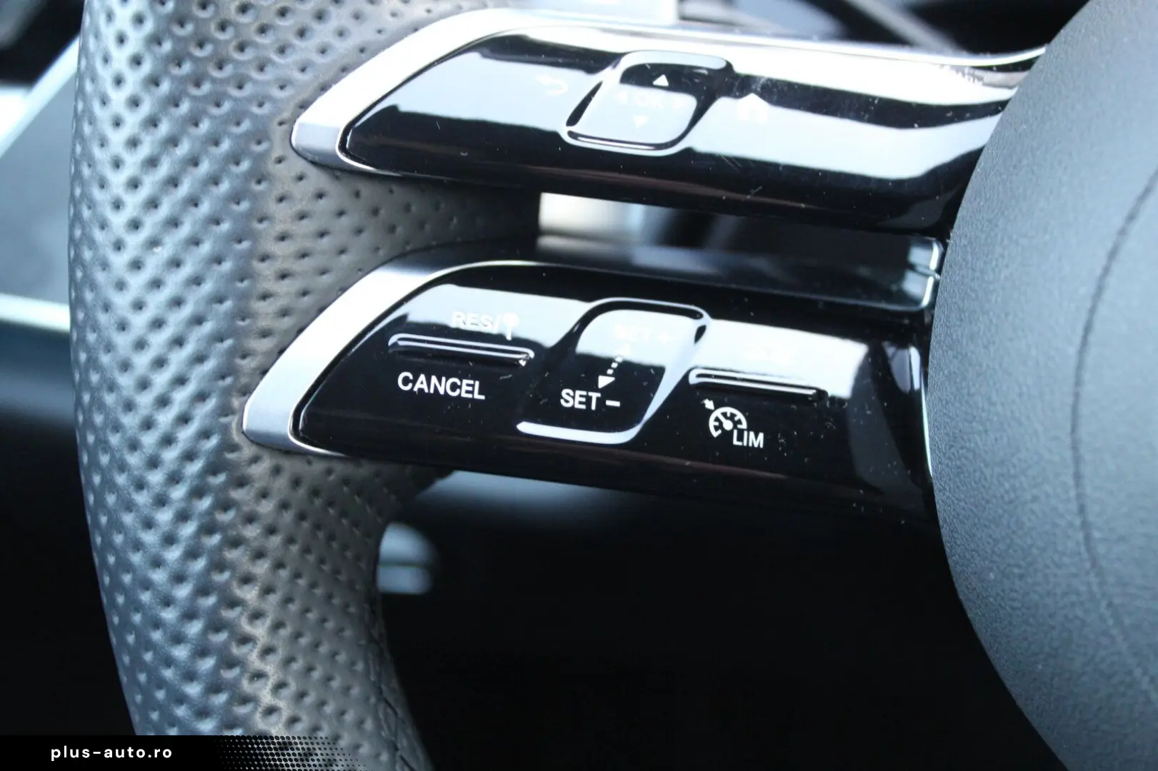 MERCEDES-BENZ E 200 AMG  LED KAMERA NAVI DISTRONIC TOTWINKEL