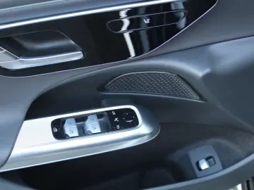MERCEDES-BENZ E 200 AMG  LED KAMERA NAVI DISTRONIC TOTWINKEL