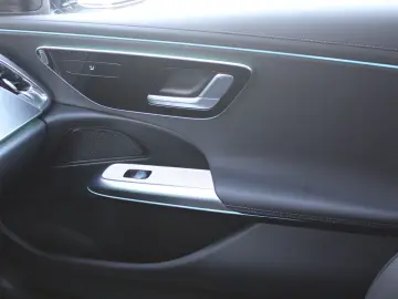MERCEDES-BENZ E 200 AMG  LED KAMERA NAVI DISTRONIC TOTWINKEL