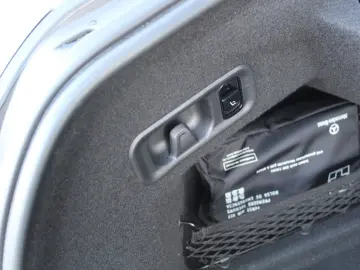 MERCEDES-BENZ E 200 AMG  LED KAMERA NAVI DISTRONIC TOTWINKEL