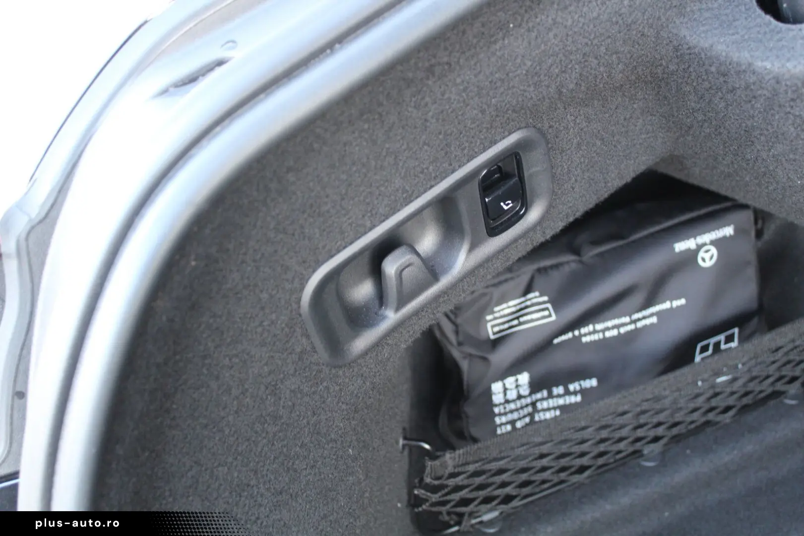 MERCEDES-BENZ E 200 AMG  LED KAMERA NAVI DISTRONIC TOTWINKEL
