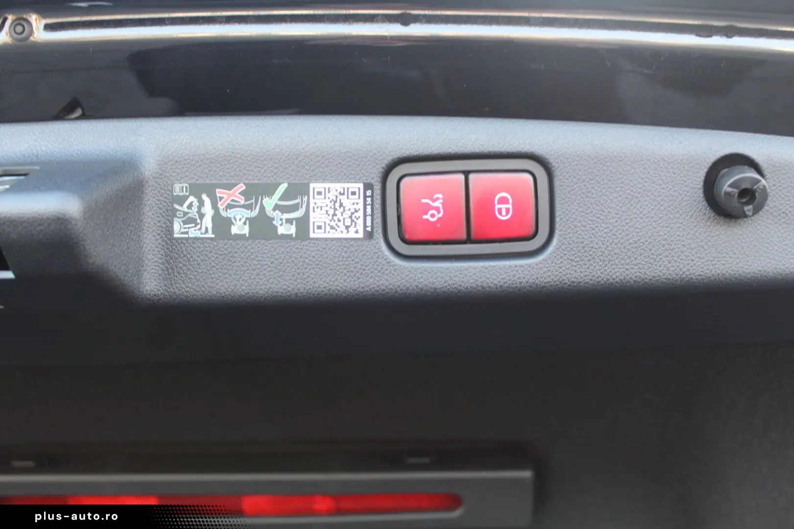 MERCEDES-BENZ E 200 AMG  LED KAMERA NAVI DISTRONIC TOTWINKEL