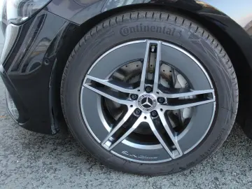 MERCEDES-BENZ E 200 AMG  LED KAMERA NAVI DISTRONIC TOTWINKEL