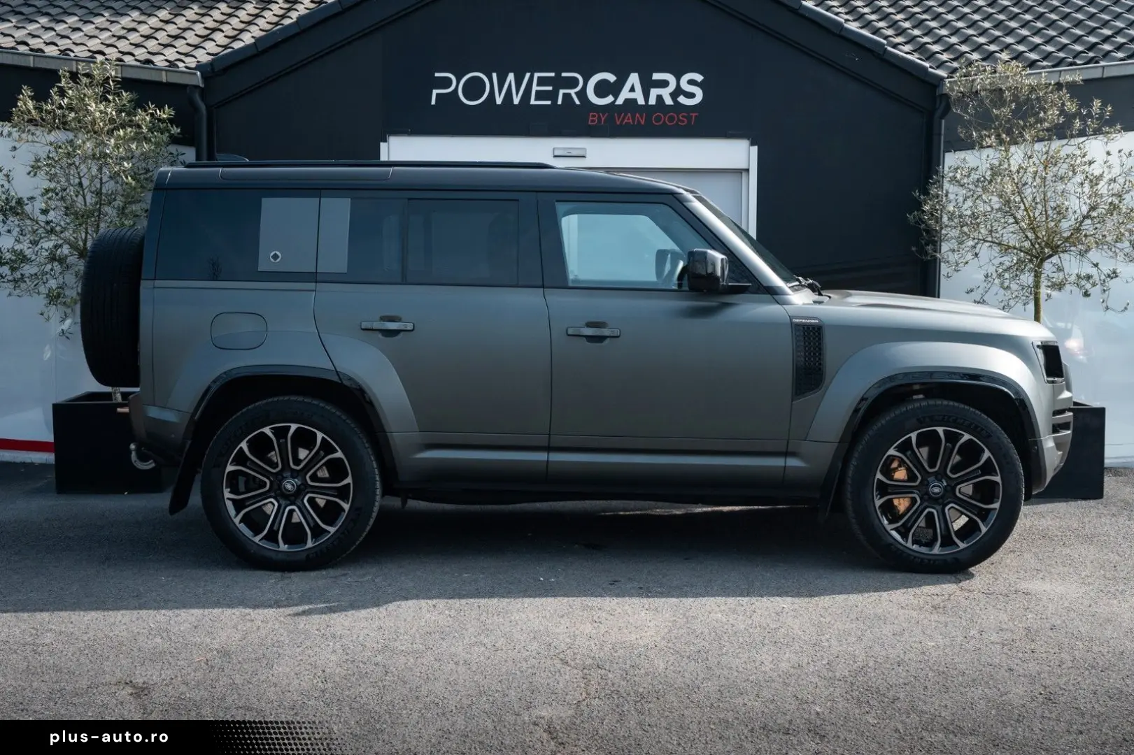 LAND ROVER Defender 110 P635 OCTA Edition One