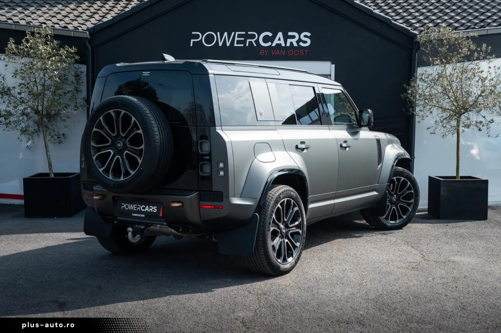 LAND ROVER Defender 110 P635 OCTA Edition One