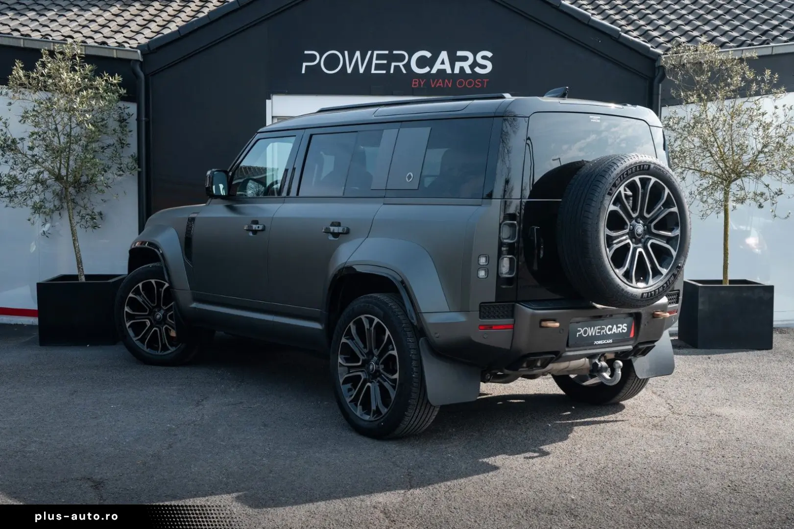 LAND ROVER Defender 110 P635 OCTA Edition One