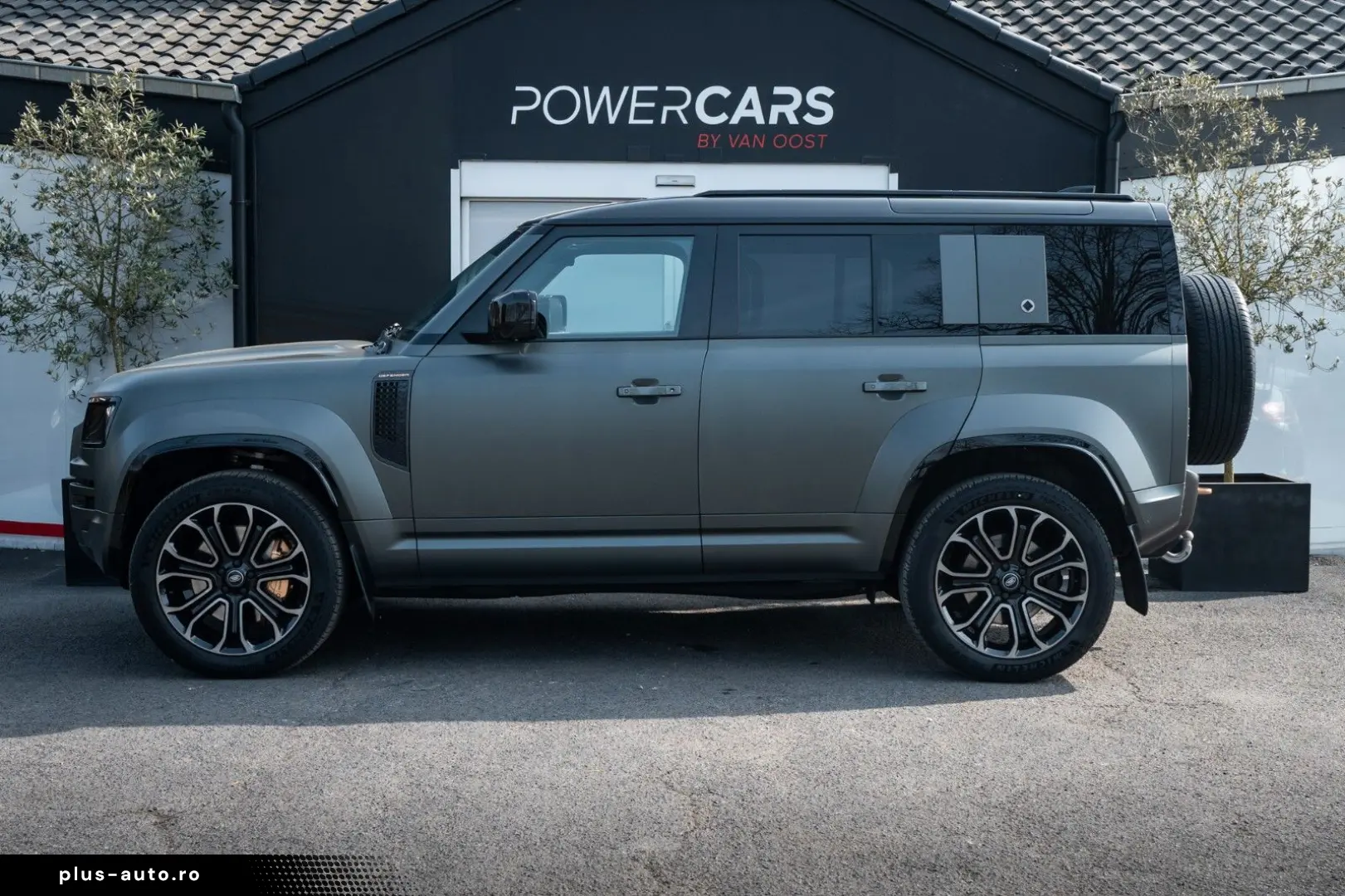 LAND ROVER Defender 110 P635 OCTA Edition One