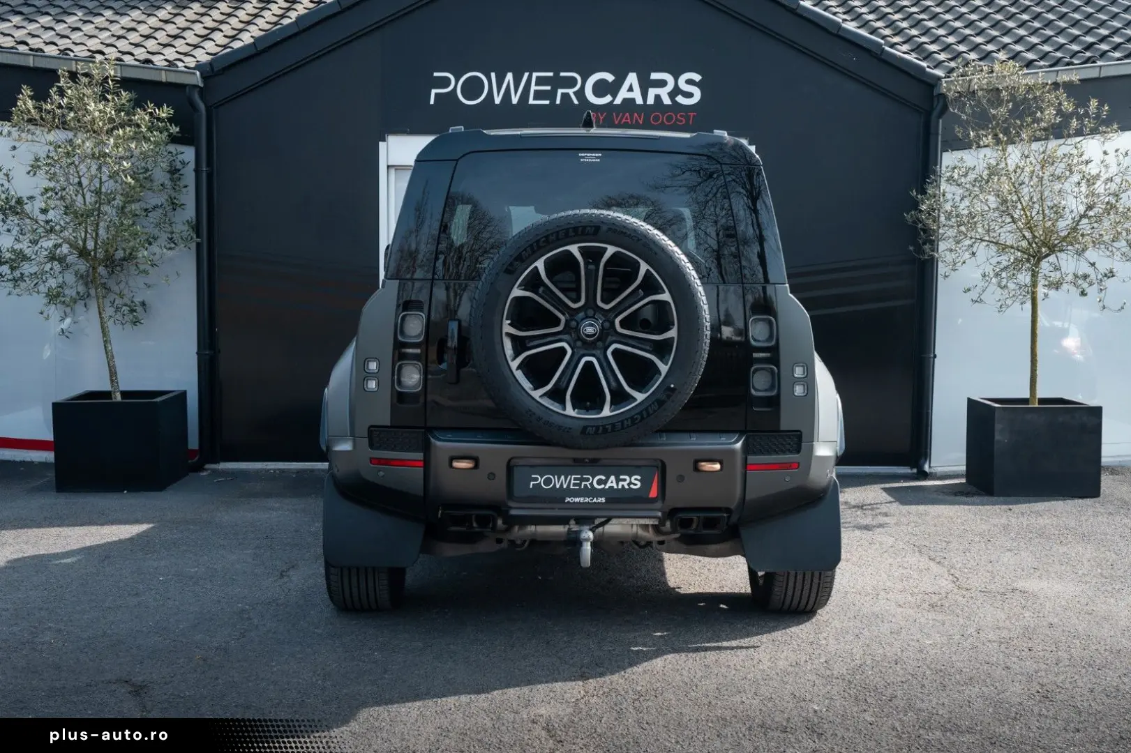 LAND ROVER Defender 110 P635 OCTA Edition One