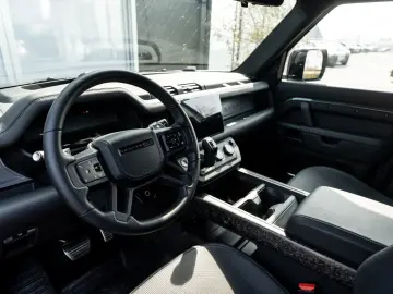 LAND ROVER Defender 110 P635 OCTA Edition One