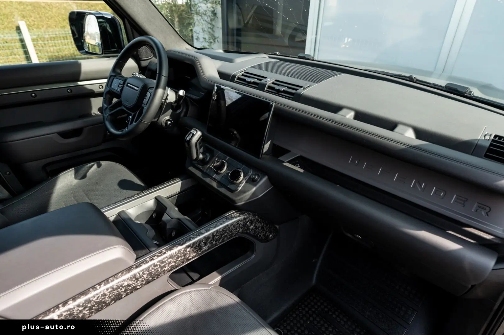 LAND ROVER Defender 110 P635 OCTA Edition One