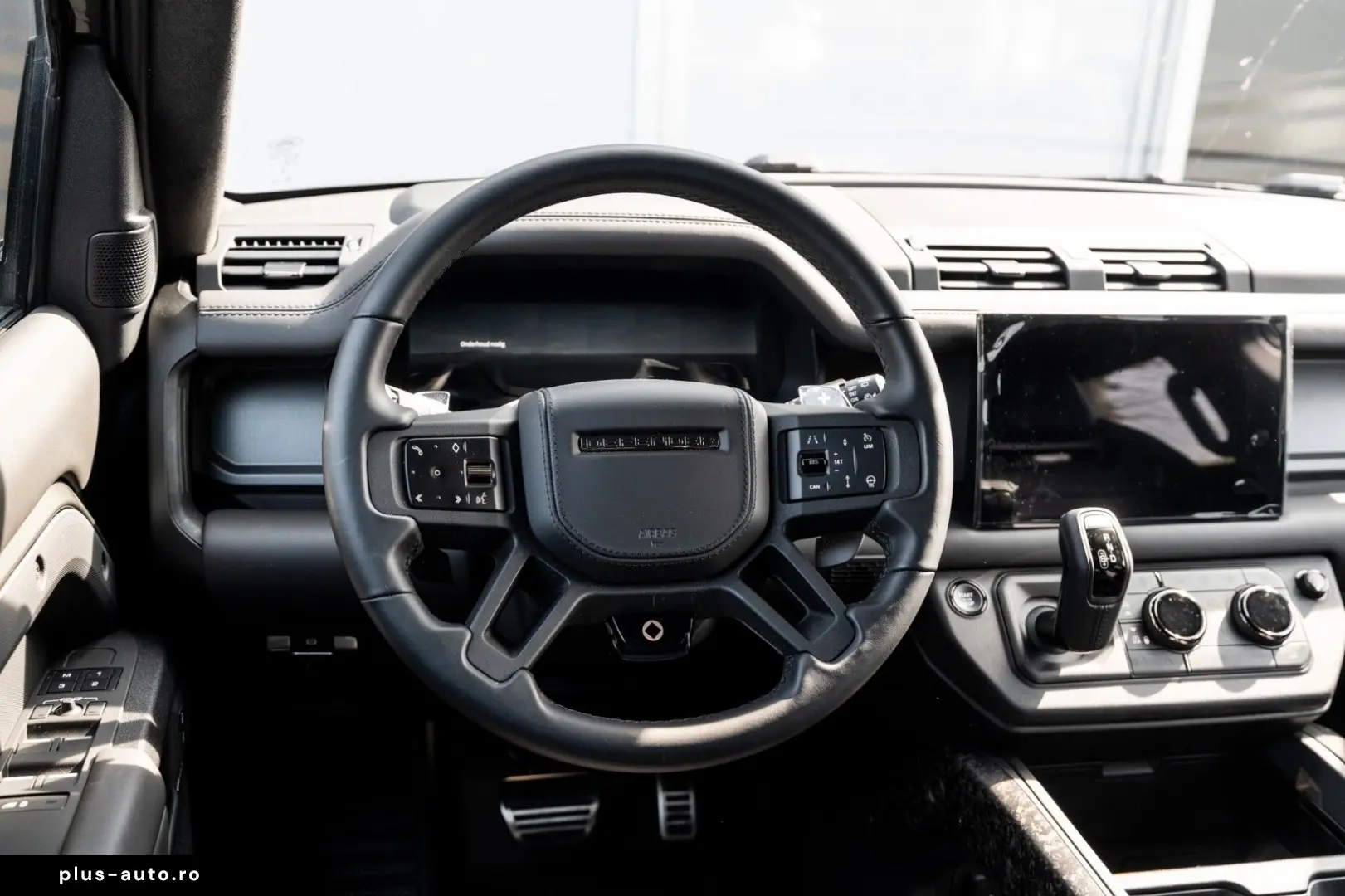 LAND ROVER Defender 110 P635 OCTA Edition One