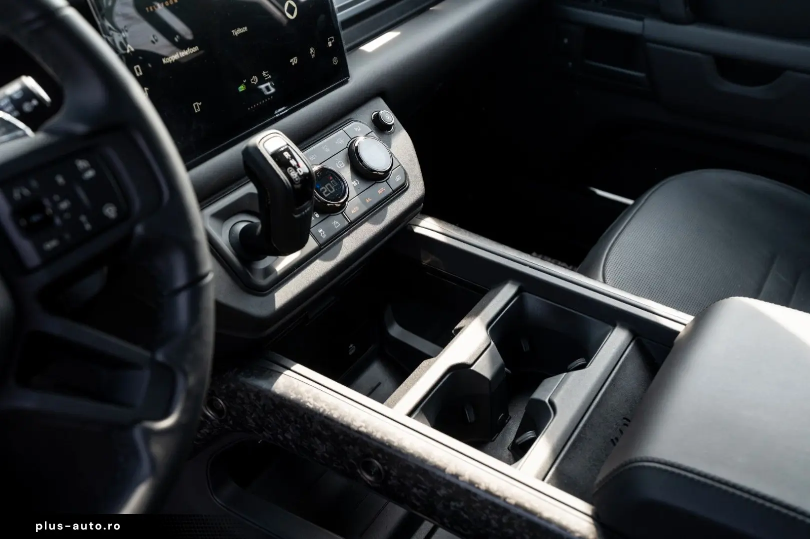 LAND ROVER Defender 110 P635 OCTA Edition One