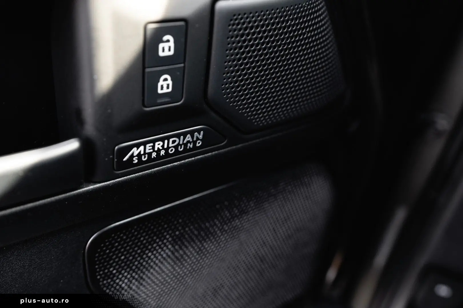 LAND ROVER Defender 110 P635 OCTA Edition One