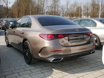 MERCEDES-BENZ E 220 d Limo AMG NIGHT DISTRONIC Akust…