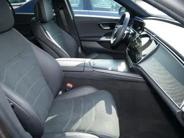 MERCEDES-BENZ E 220 d Limo AMG NIGHT DISTRONIC Akust…