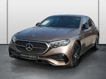 MERCEDES-BENZ E 220 d Limo AMG NIGHT DISTRONIC Akust…