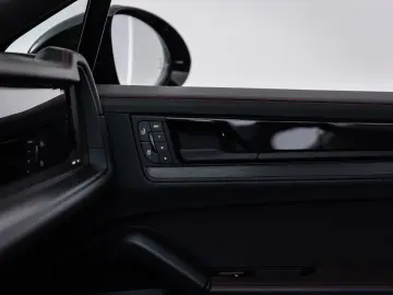 PORSCHE Cayenne Coupe GTS SportDesign MATRIX ACC PANO