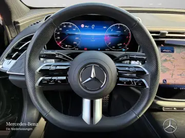 MERCEDES-BENZ E 220 d AMG Advanced  PANO DIGI DISTR …