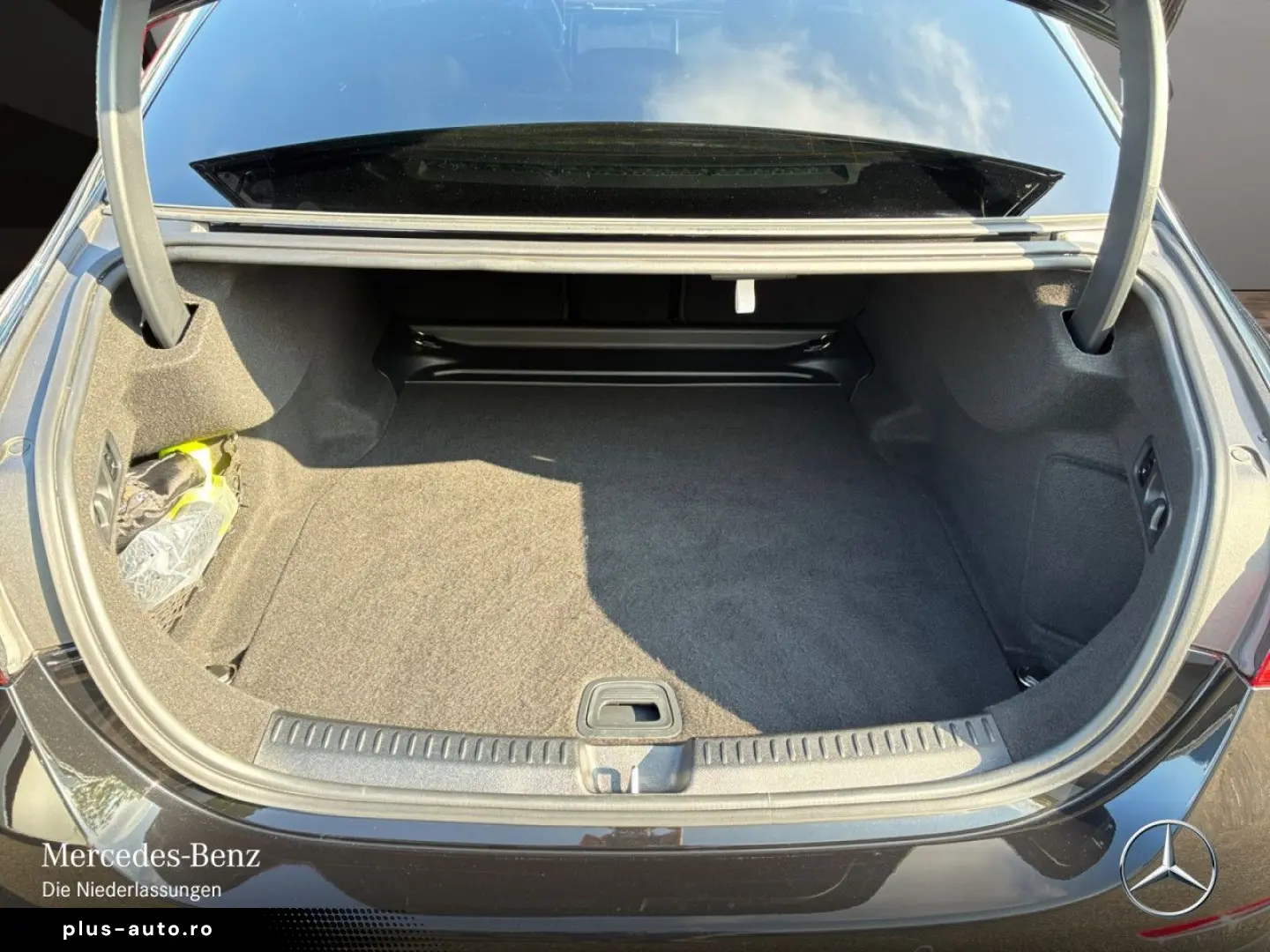 MERCEDES-BENZ E 220 d AMG Advanced  PANO DIGI DISTR &hellip;
