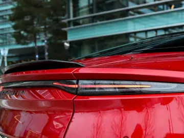 ASTON MARTIN DBS 5.2 V12