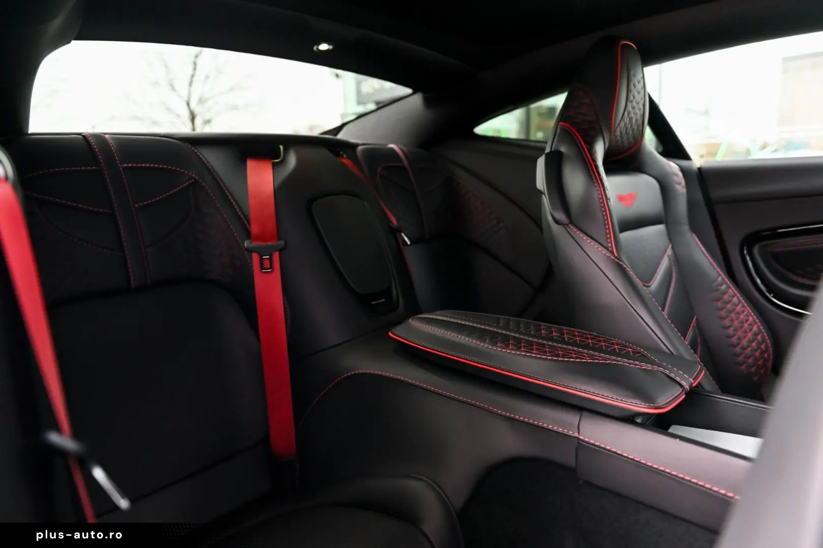ASTON MARTIN DBS 5.2 V12