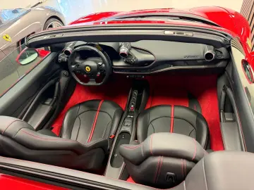 FERRARI F8 Spider DCT