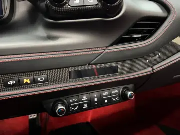 FERRARI F8 Spider DCT