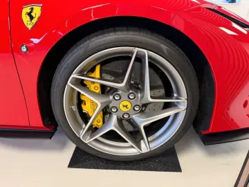 FERRARI F8 Spider DCT