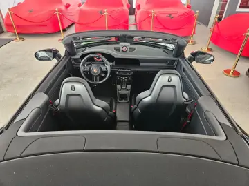 PORSCHE 992 Carrera 4 GTS Cabrio