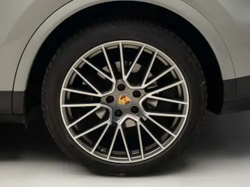 Porsche Cayenne Platinum Edition