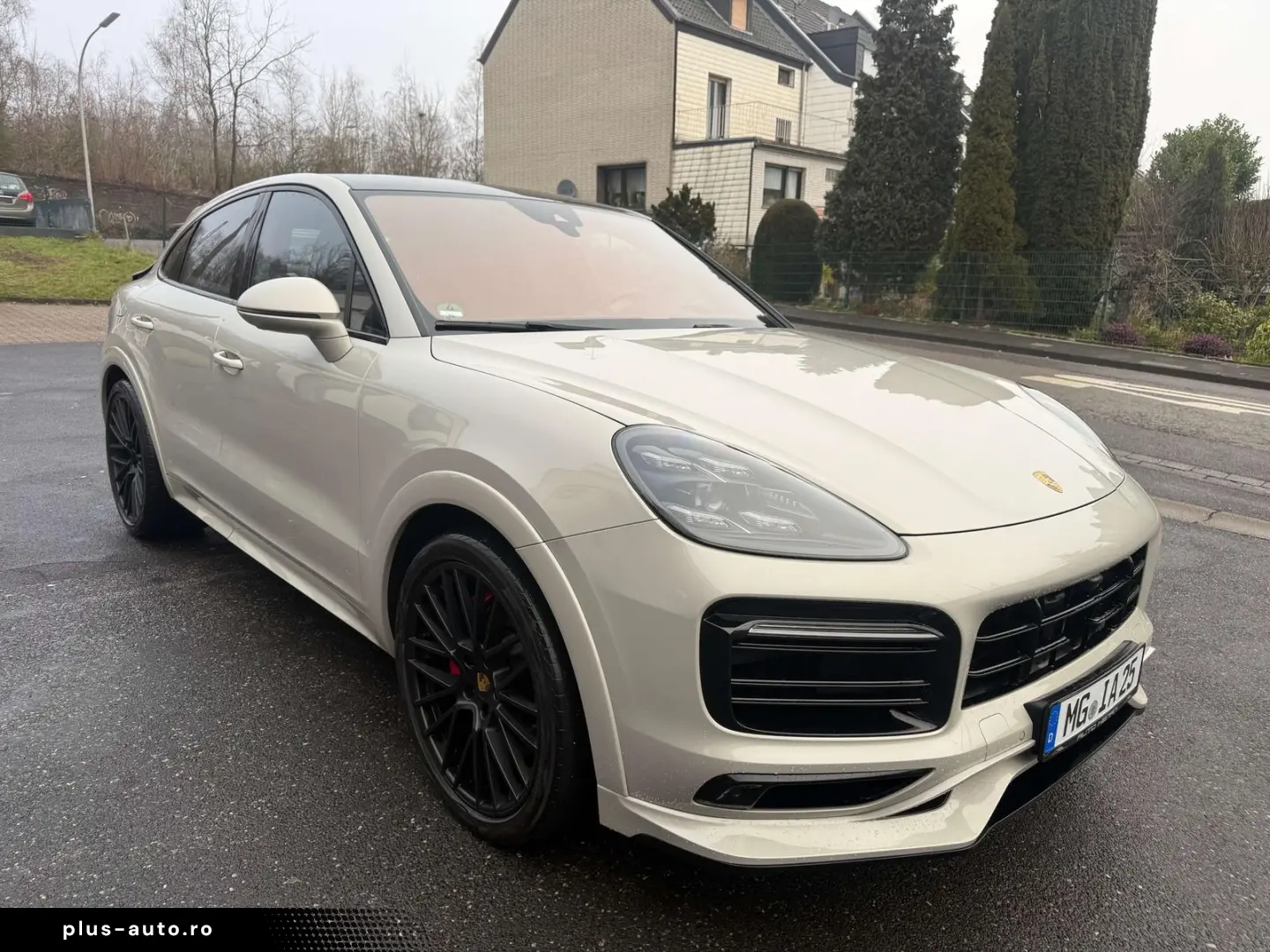 PORSCHE Cayenne GTS Coupe Pano Head-Up-ACC