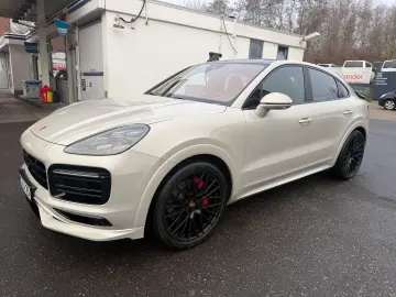 PORSCHE Cayenne GTS Coupe Pano Head-Up-ACC