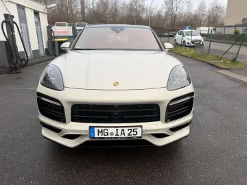 PORSCHE Cayenne GTS Coupe Pano Head-Up-ACC