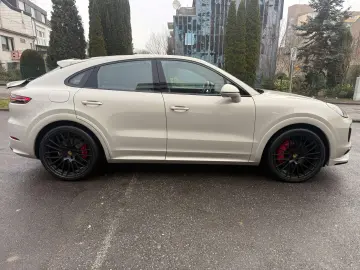 PORSCHE Cayenne GTS Coupe Pano Head-Up-ACC
