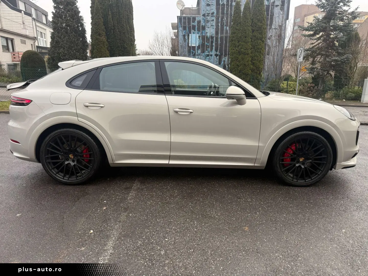 PORSCHE Cayenne GTS Coupe Pano Head-Up-ACC
