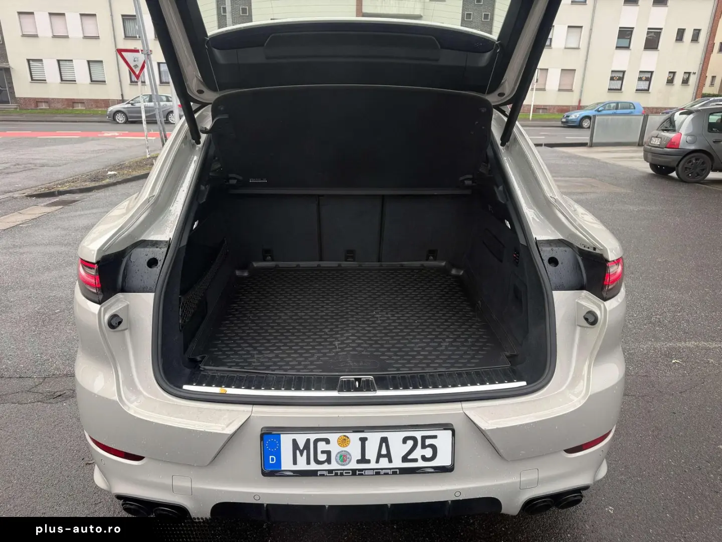 PORSCHE Cayenne GTS Coupe Pano Head-Up-ACC