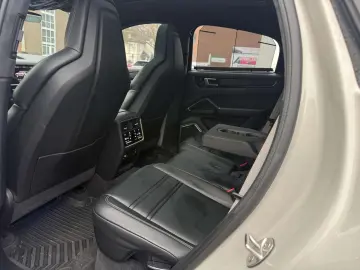 PORSCHE Cayenne GTS Coupe Pano Head-Up-ACC
