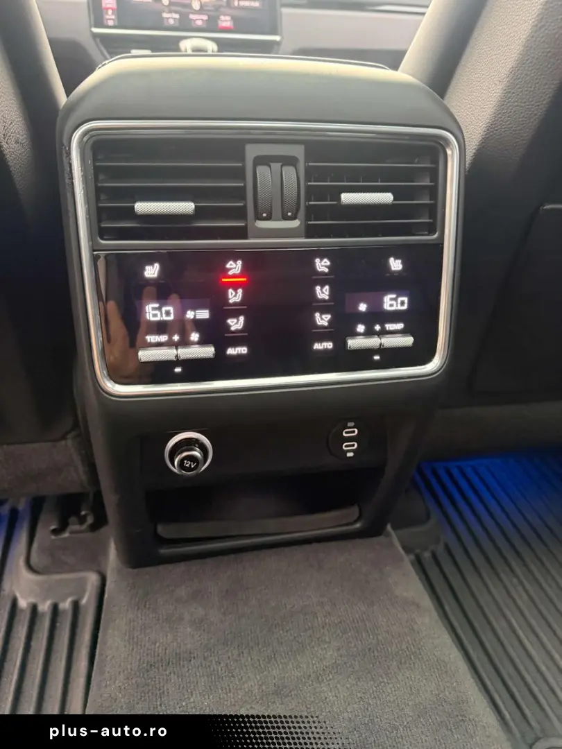PORSCHE Cayenne GTS Coupe Pano Head-Up-ACC